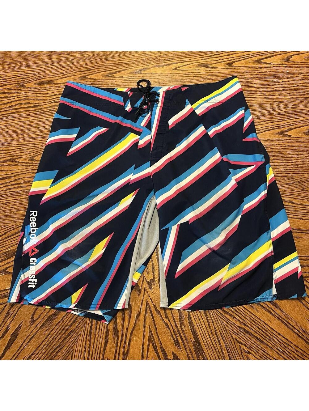 REEBOK CROSSFIT Shorts Men’s Sz Large LG Lightweight Swimsuit Surf Striped